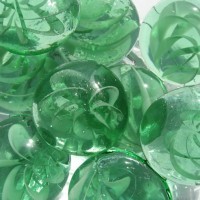 Галька стеклянная, круглая плоская, размер 35-35 мм., цвет -  зеленый с белым.  