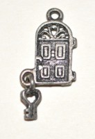 Декоративная подвеска "Дом с ключом", цвет - серебро 