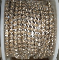 Стразовая цепь, цвет - шампань в серебре, размер страз SS8 (2,5 мм.), 1 м.