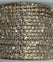 Стразовая цепь, цвет - шампань в серебре, размер страз SS6 (2 мм.), 1 м. 