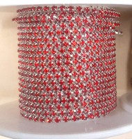 Стразовая цепь, цвет - ярко-красный в серебре, размер страз SS 6 (2 мм.), 1 м. 