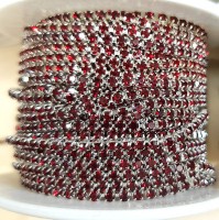 Стразовая цепь, цвет - темно-красный в серебре, размер страз SS 6 (2 мм.), 1 м. 