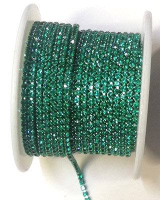 ROOT Стразовая цепь, цвет -  зеленый в зеленой оправе, размер страз SS 6 (2 мм.), 1 м. 