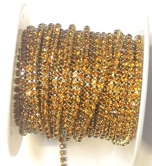 Стразовая цепь, цвет - оранжевый (янтарный) в золотой оправе, размер страз SS 6 (2 мм.), 1 м.    