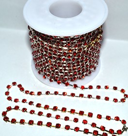 Стразовая цепь, цвет - красный в серебре, размер страз SS12 (3 мм.), 1 м. 