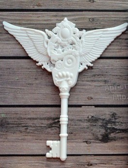 Декоративный пластиковый элемент "Ключ с крыльями" 