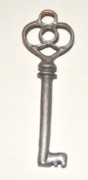 Декоративная подвеска "Ключ", цвет - серебро