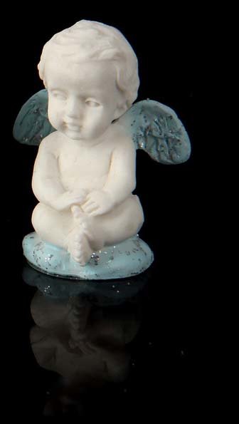 Декоративная фигурка 3D "Ангел задумчивый №2 с голубыми крылышками" 