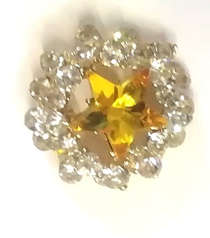 Кабошон "звездочка" , цвет - желтый с белыми стразами в золоте, 18  х 18  мм.
